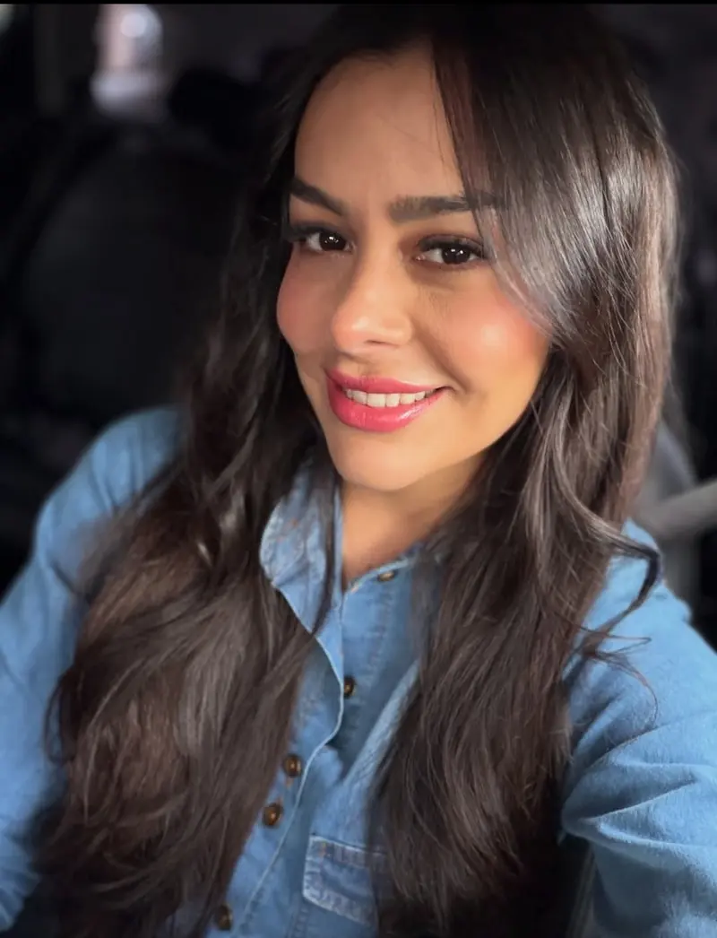 Larissa Riquelme — cobertura y comunicación